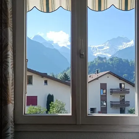 Swiss Alpine View Ferienhaus