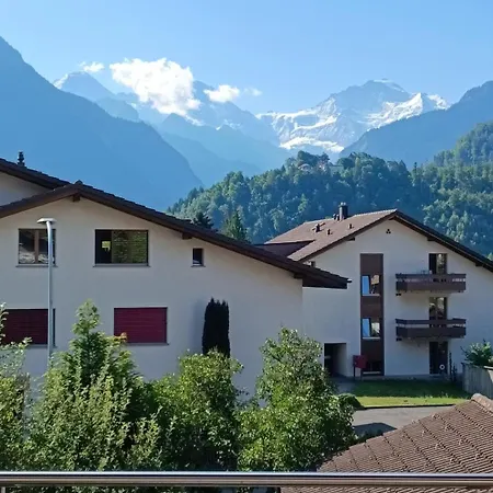 Swiss Alpine View בית נופש אינטרלאקן
